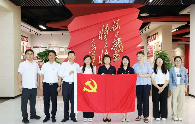 強(qiáng)化保密教育 筑牢安全防線——青島國投公司基層黨組織聯(lián)合開展青島保密實(shí)訓(xùn)平臺(tái)參觀學(xué)習(xí)活動(dòng)